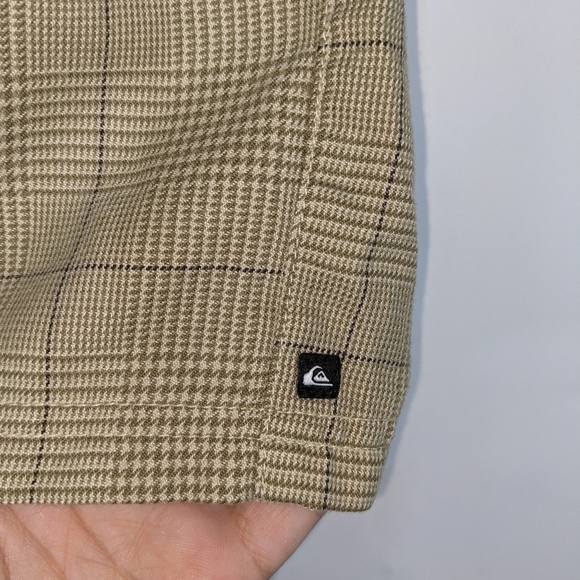 Men's QUICKSILVER Plaid Shorts - Picture 6 of 10